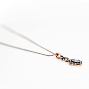 Alternative view of Teardrop Chain